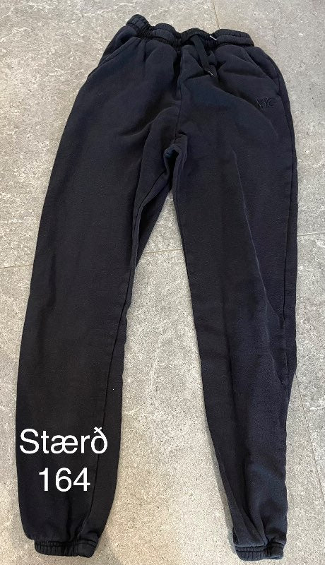 Svartar jogging buxur