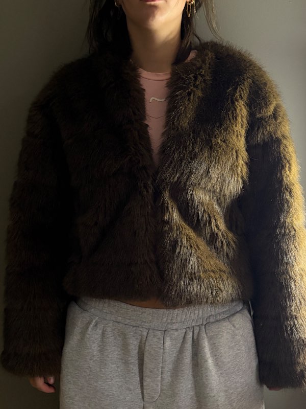 Brúnn fur Gina Tricot