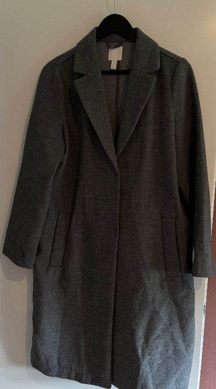Grá H&M kápa