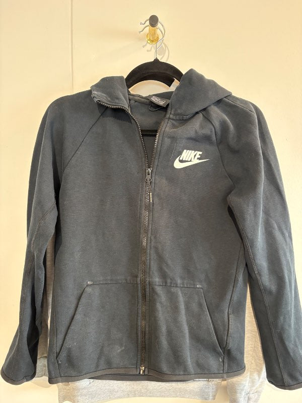 Hettupeysa nike rennd