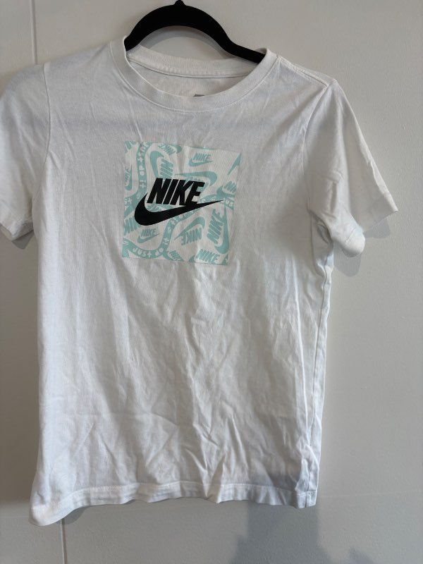 Nike stuttermabolur