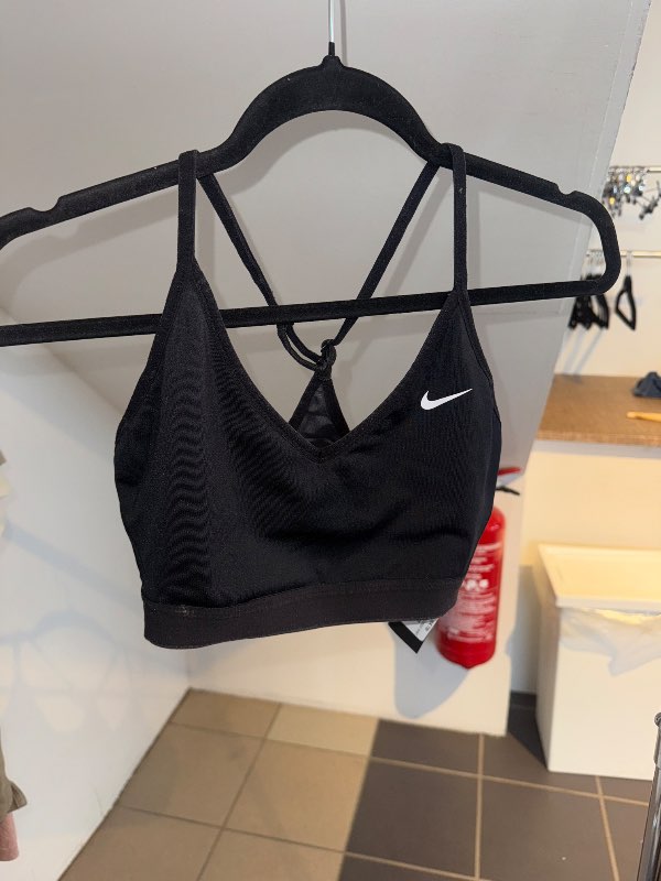 Nike íþróttatoppur svartur