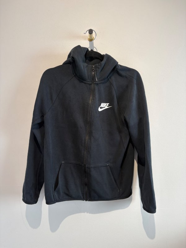 Nike hettupeysa rennd