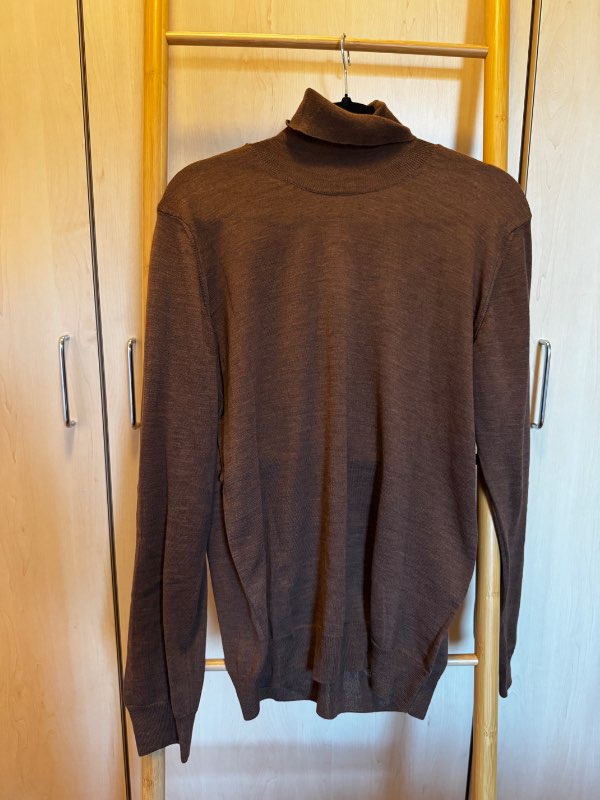 Oscar jacobson turtleneck