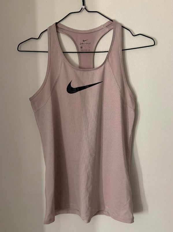 Bleikur Nike íþróttabolur