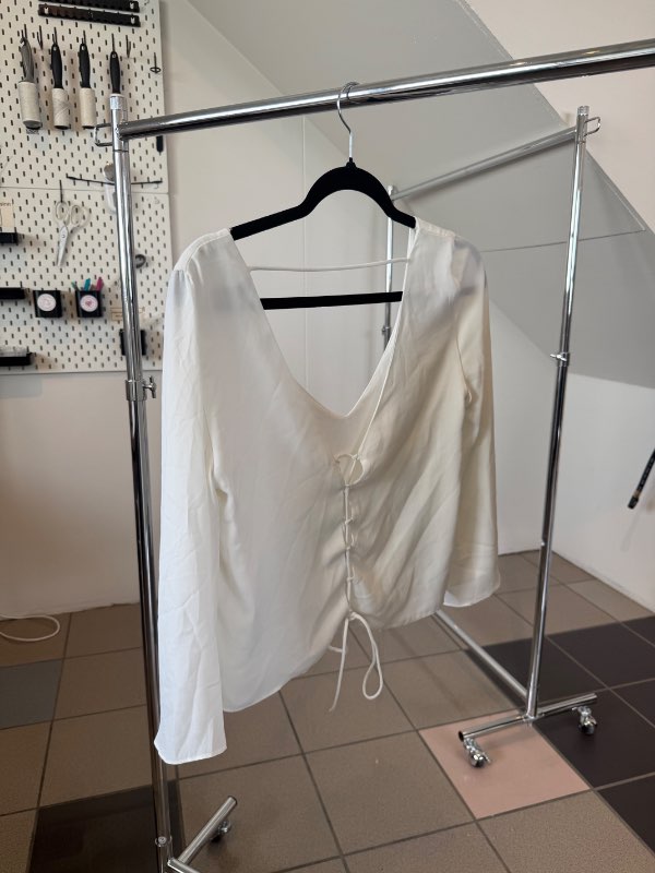 Zara hvítur toppur