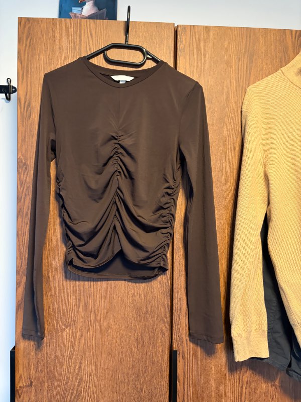 H&m brúnn bolur