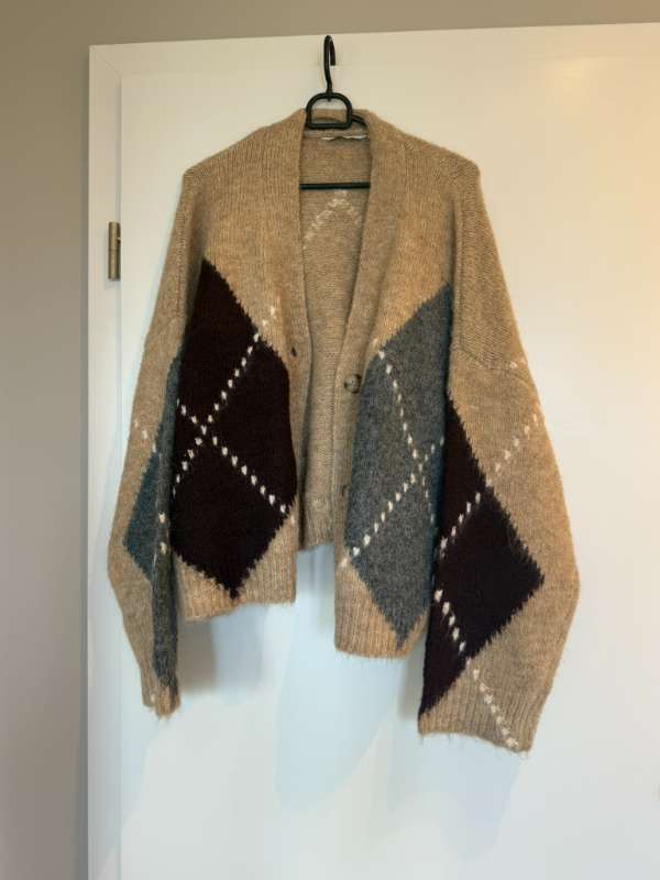 Noella hneppt peysa ónotuð