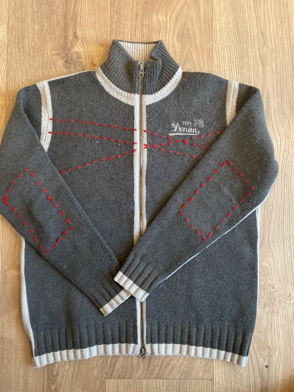 Sweatshirt w/ zipper