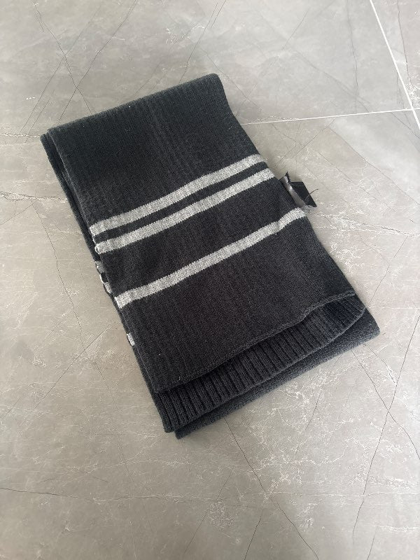 Trefill svartur og grár Benz