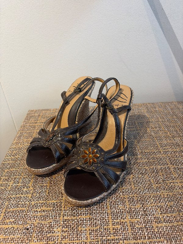 Sandalar