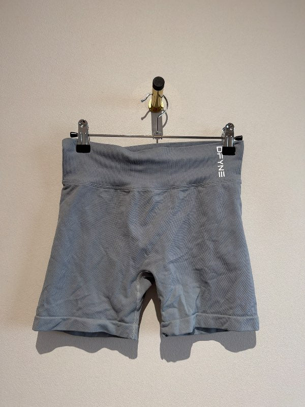 Dfyne gráar stuttbuxur
