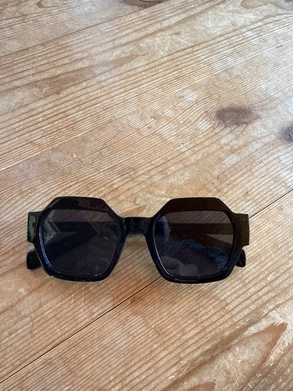 Black glasses