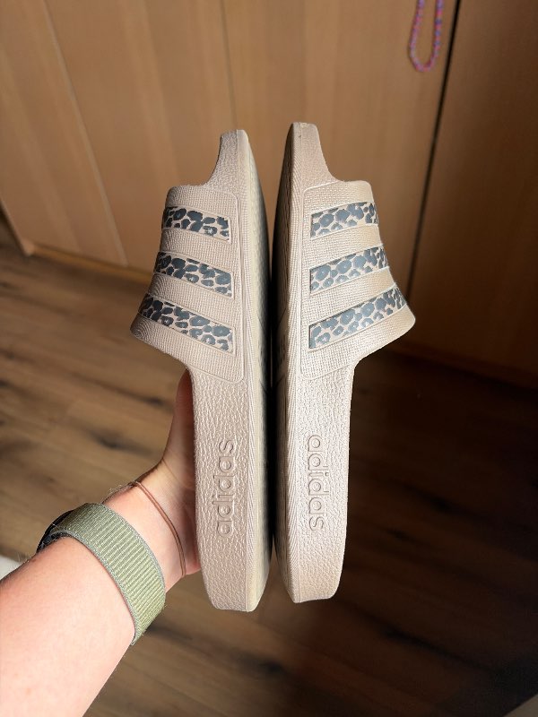 Adidas inniskór