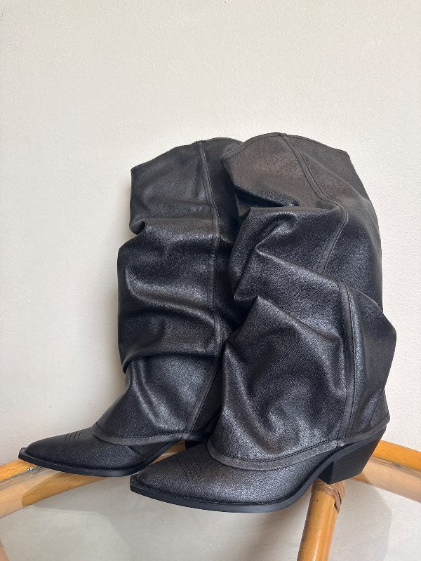 Svört stígvél ónotuð fashionnova