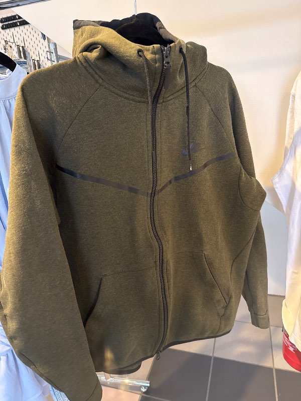 Græn nike tech