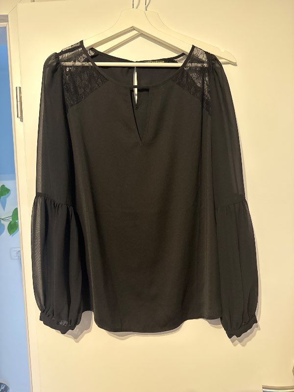 Guess black shirt