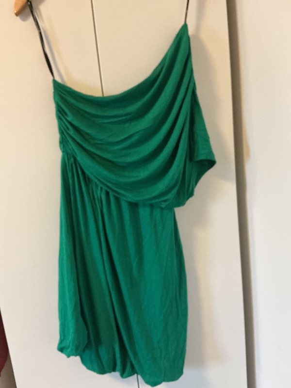 F21 one shoulder kjóll
