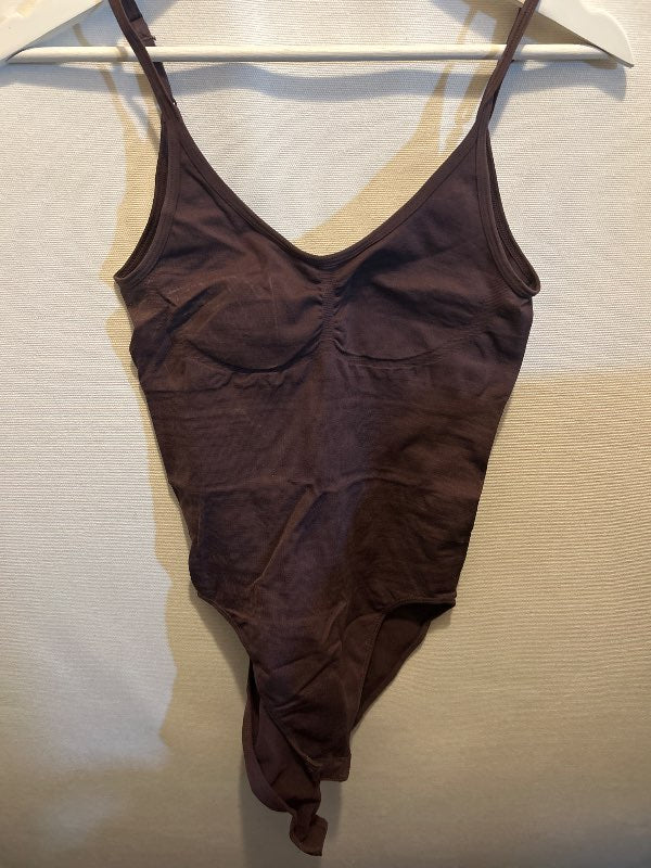Brúnn bodysuit