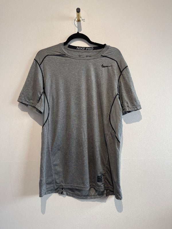 Nike stuttermabolur