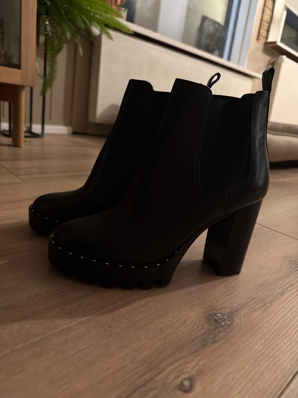 Leather heels Antonio Melani