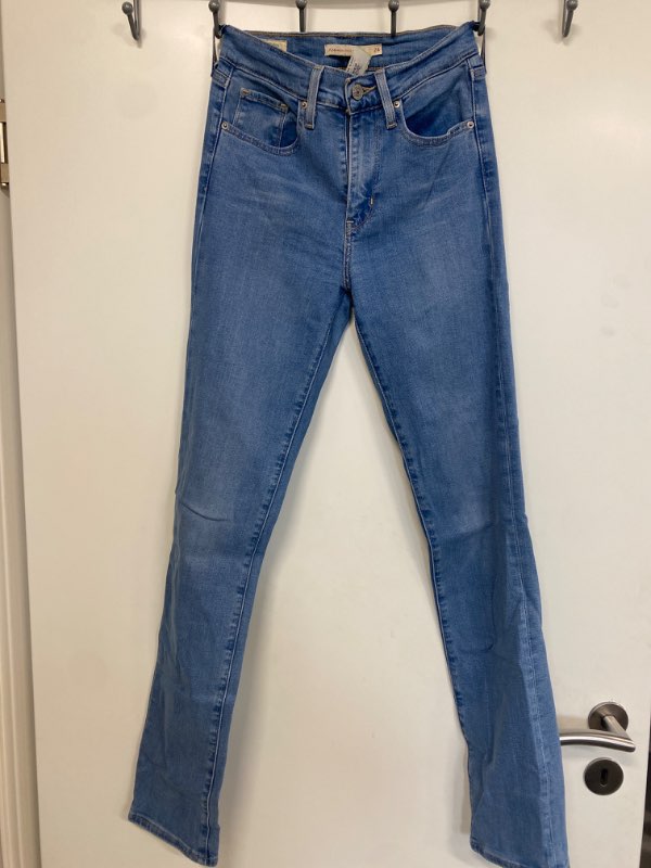 Levis high rise straight