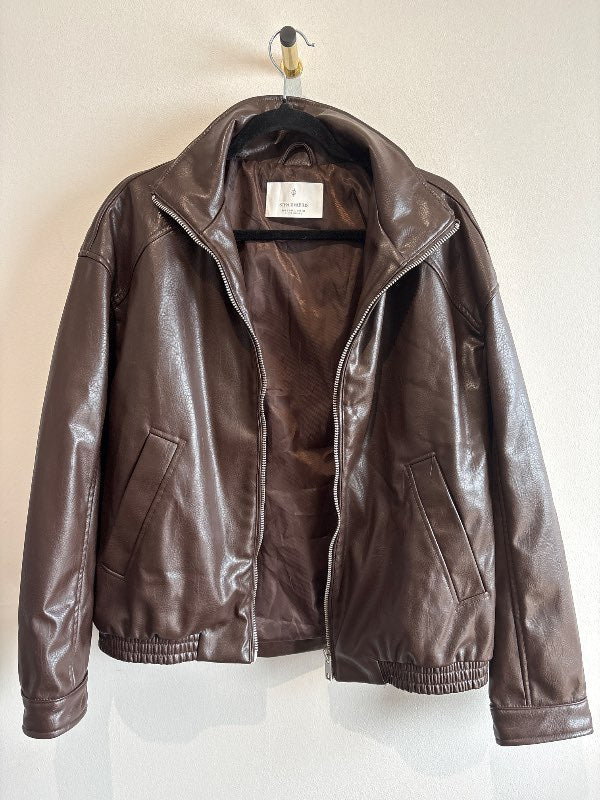 Dökkbrúnn leðurjakki Stradivarius