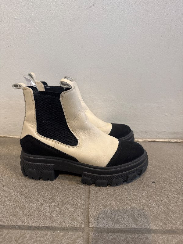 Hvitir boots