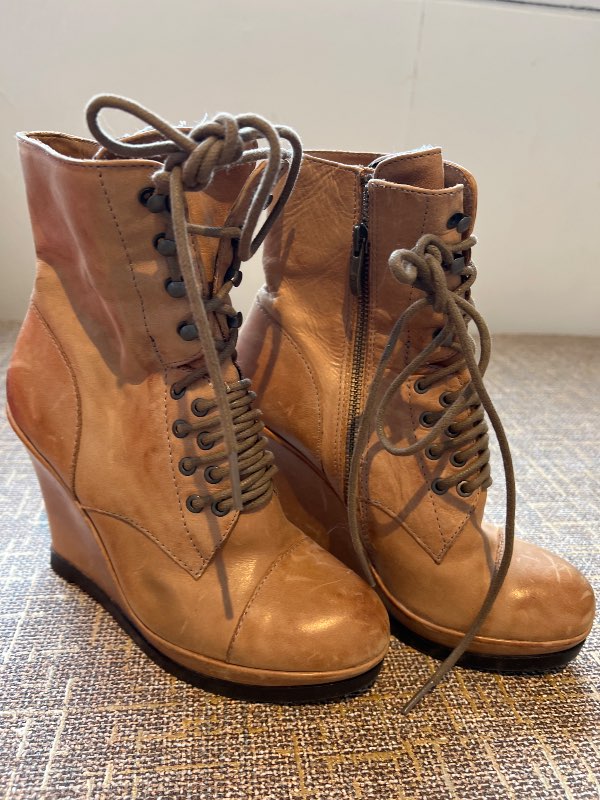 *VinceCamuto boots