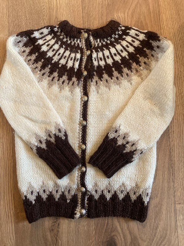 Hneppt peysa munstur