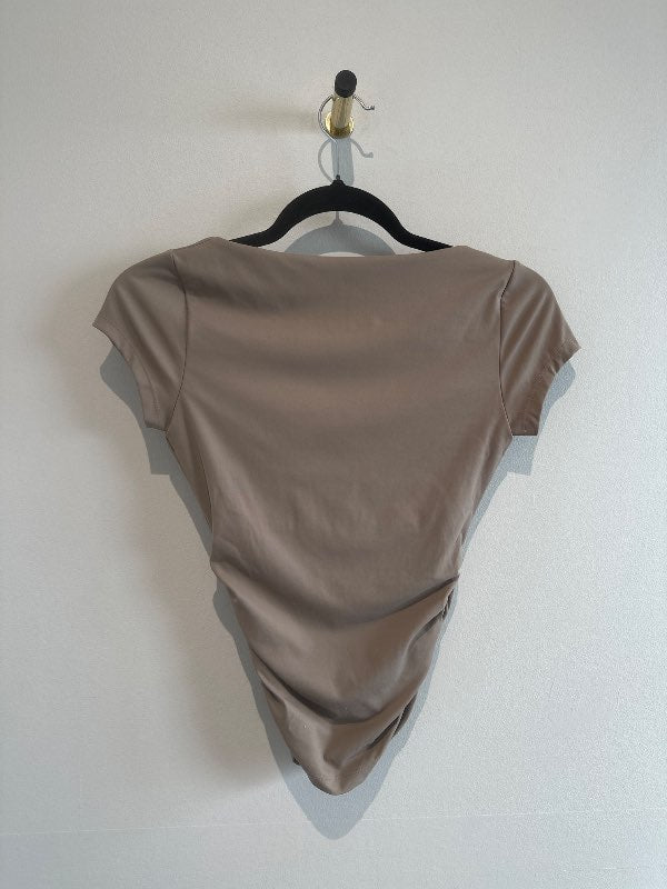 Gina tricot toppur brúnn