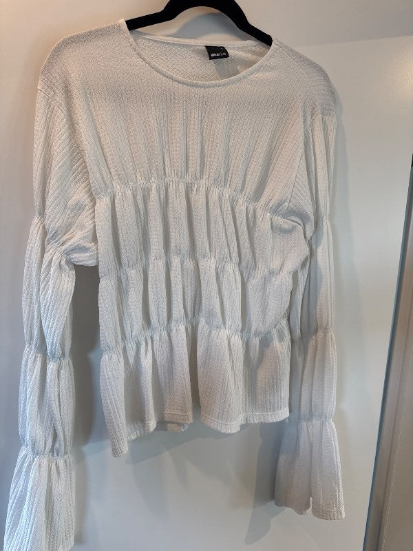 Hvítur gina tricot bolur