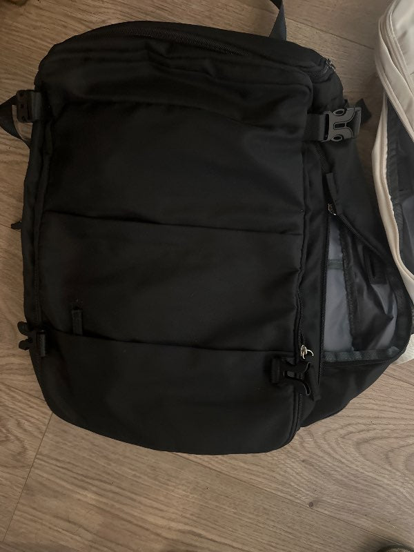 svartur handfarangursbakpoki
