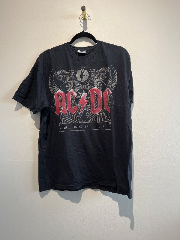 ACDC stuttermabolur