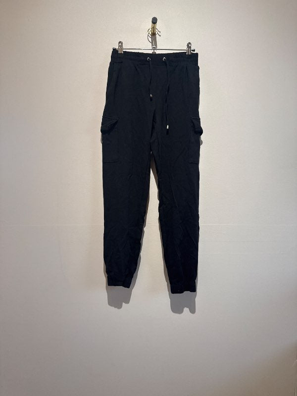 Svartar joggings buxur