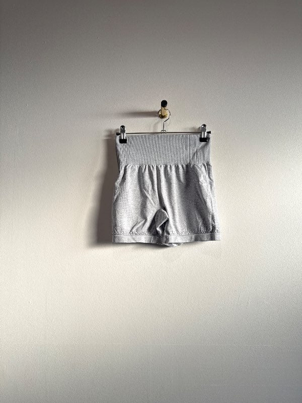 Ljós gráar stuttbuxur