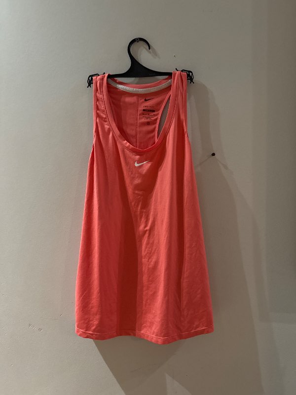 nike íþrótta bolur