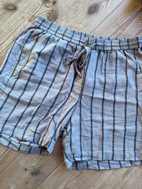 Linen shorts