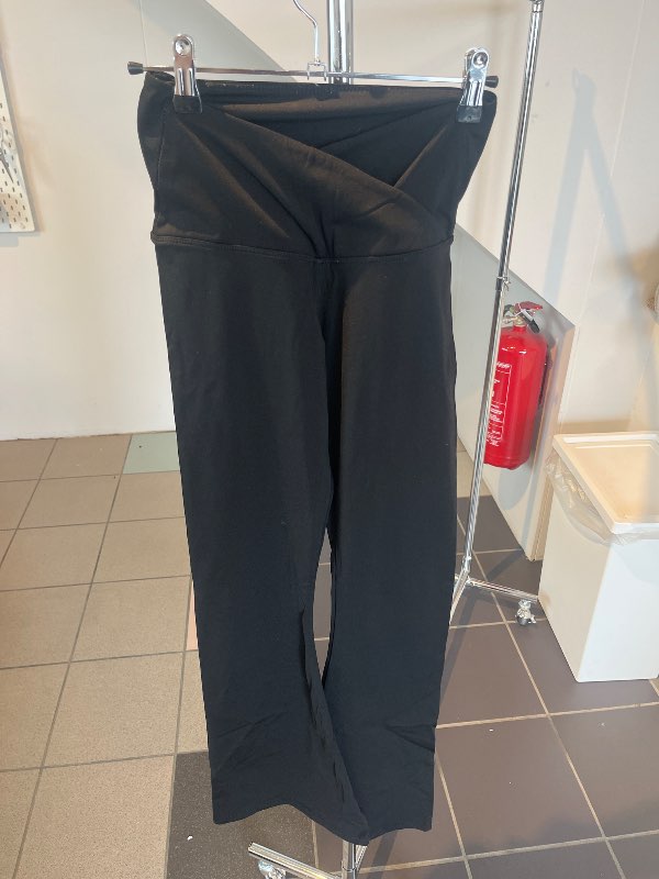Svarta leggings útvíðar