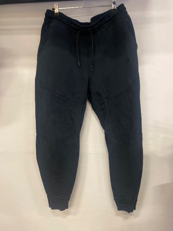 Nike tech buxur svartar