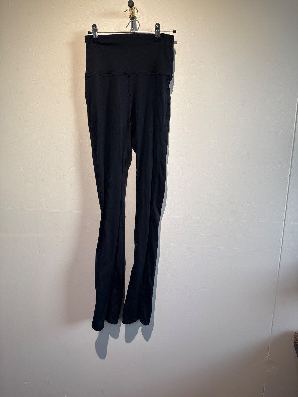 Define the line straightleg buxur