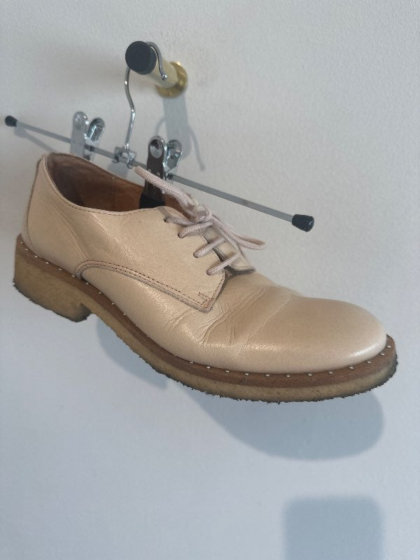 Shoe biz kremaðir skór