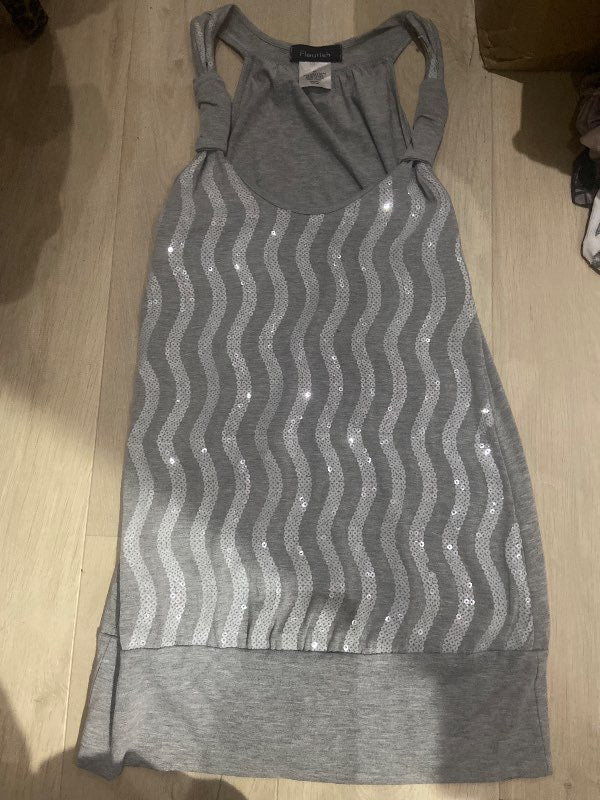 Grár bolur með blúndu details