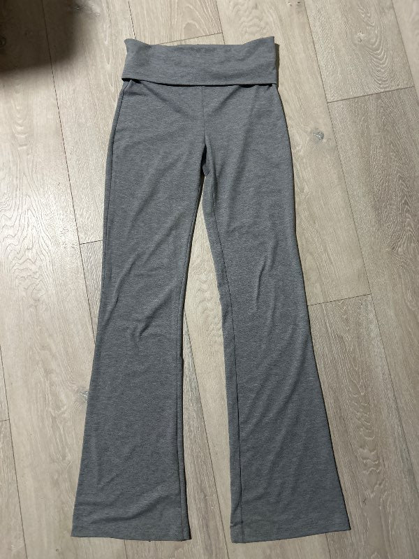 ginatricot flared gráar