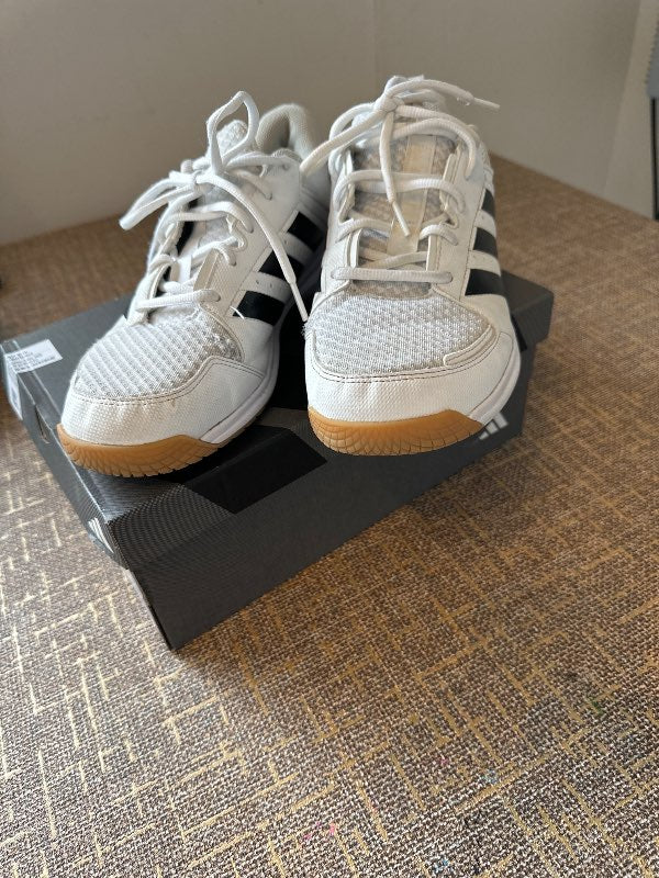 Adidas strigaskór