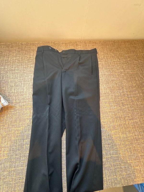 Svartar suit buxur