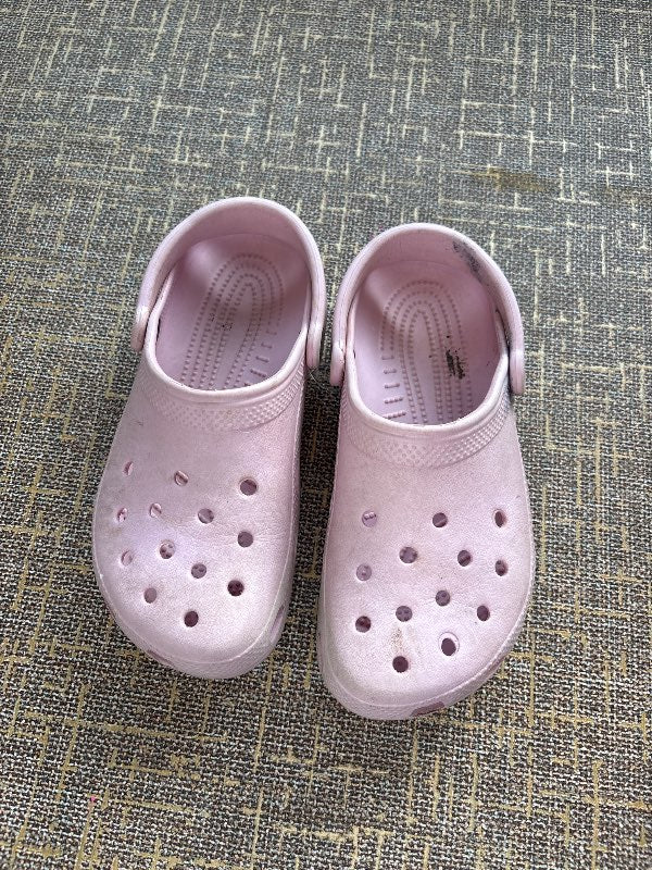 Bleikir crocs