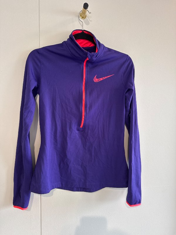 Nike fjólublá peysa
