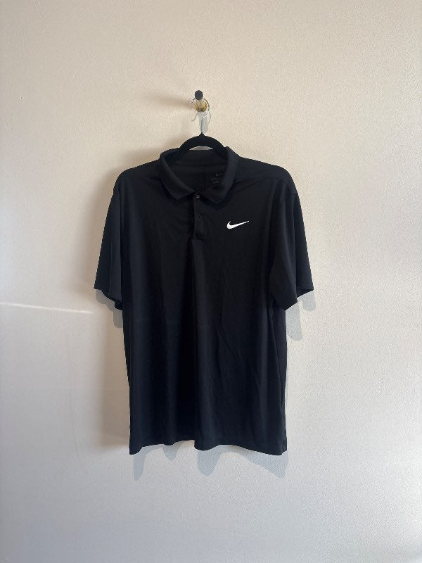Svartur Nike skyrtubolur