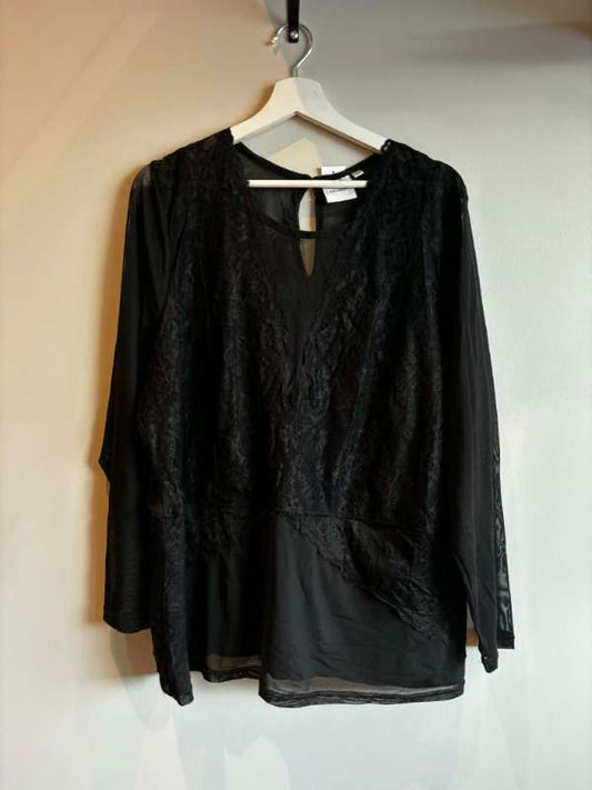 Svartur síðerma blúndubolur